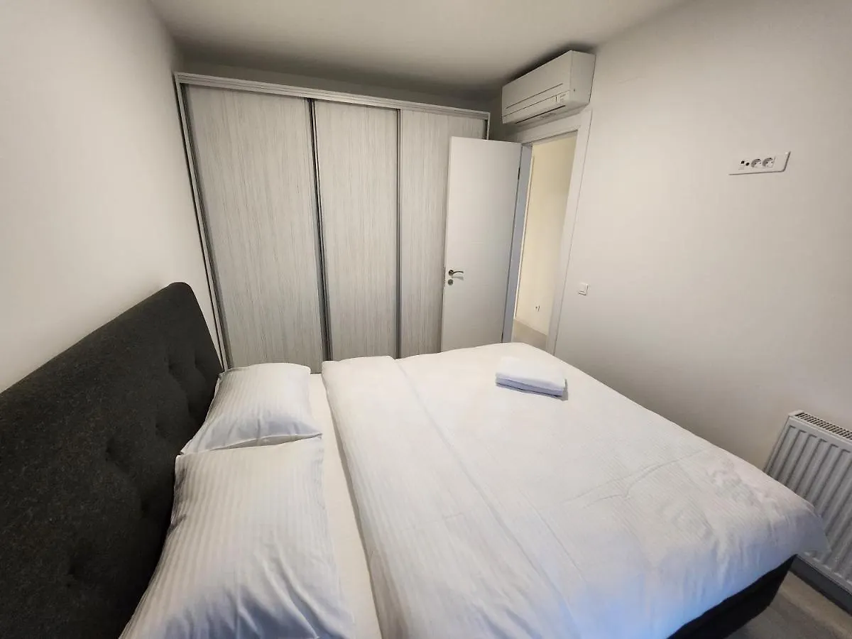 Grand Look & Best Location For Business On 부쿠레슈티