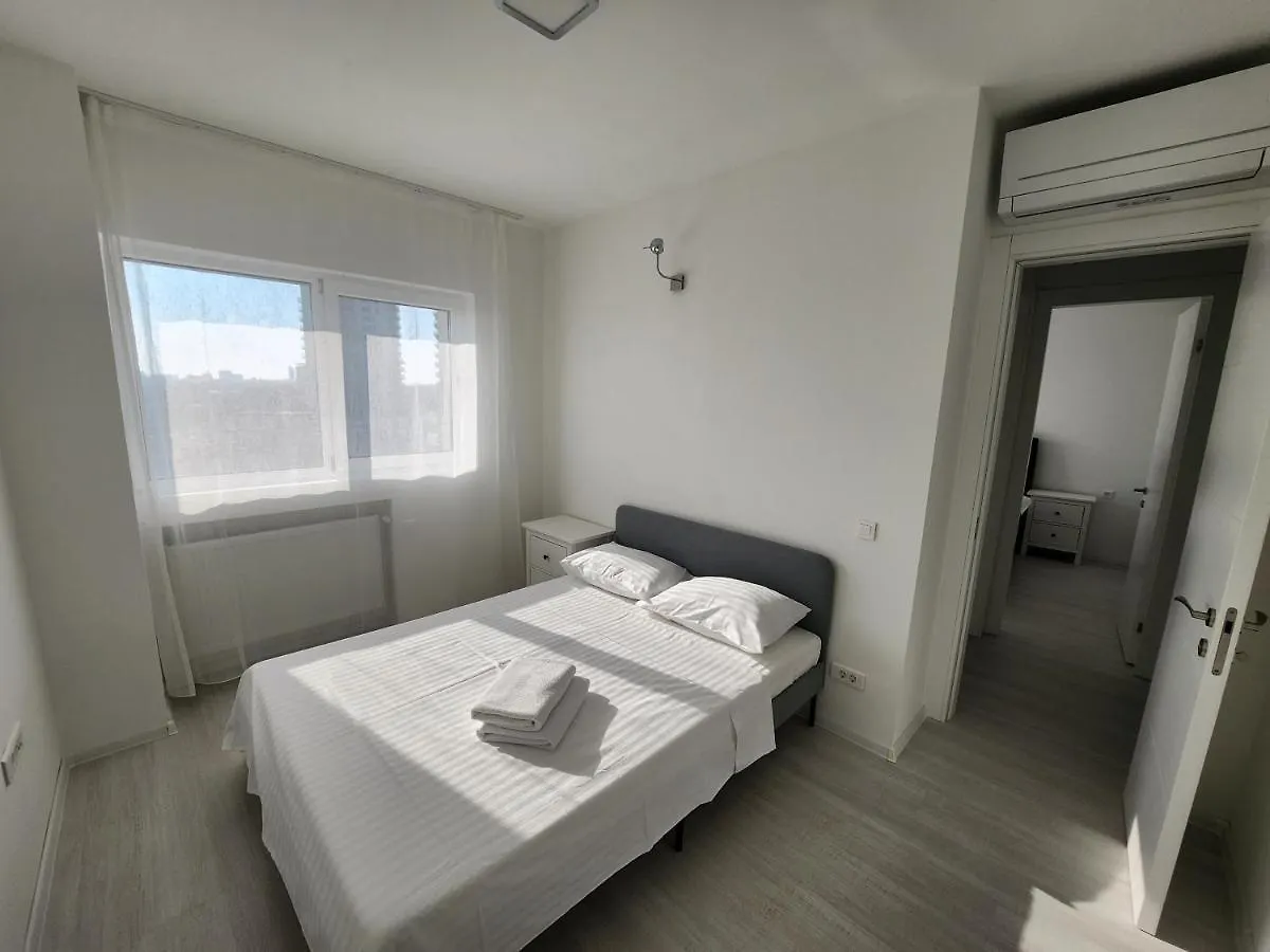 Grand Look & Best Location For Business On ブカレスト